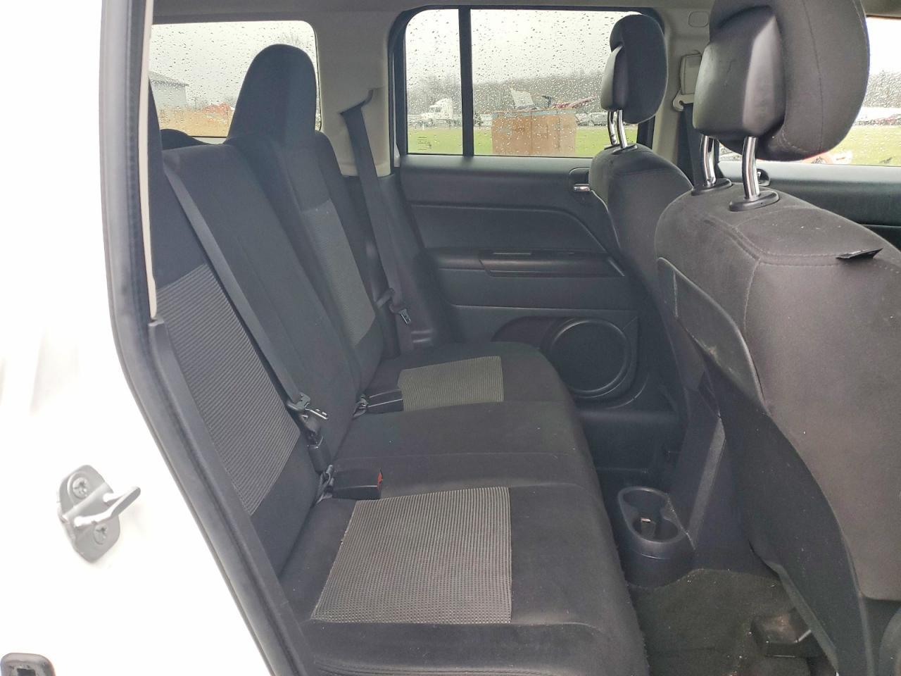 2014 Jeep Patriot Latitude - zdjęcie 11