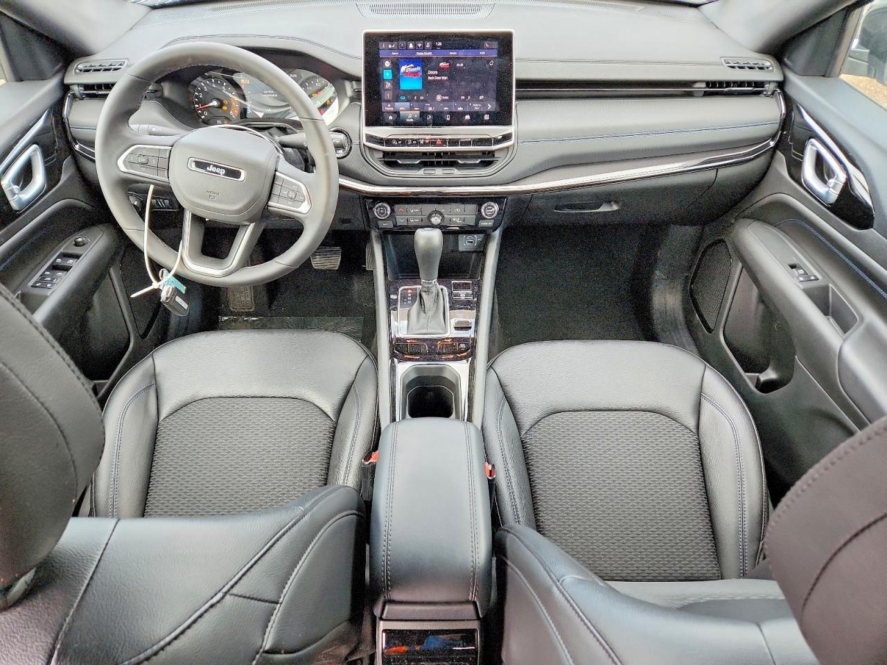 2026 Jeep Compass Latitude - zdjęcie 8