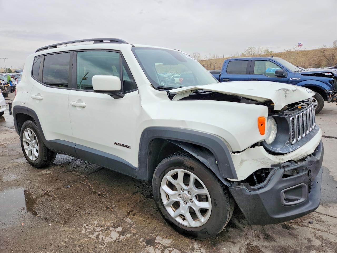 2016 Jeep Renegade Latitude - zdjęcie 4