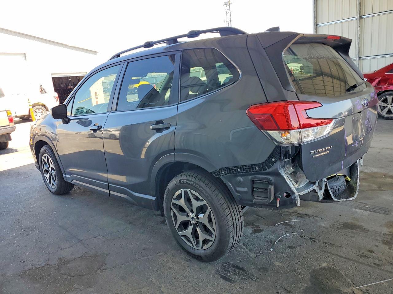 2021 Subaru Forester Premium - zdjęcie 2