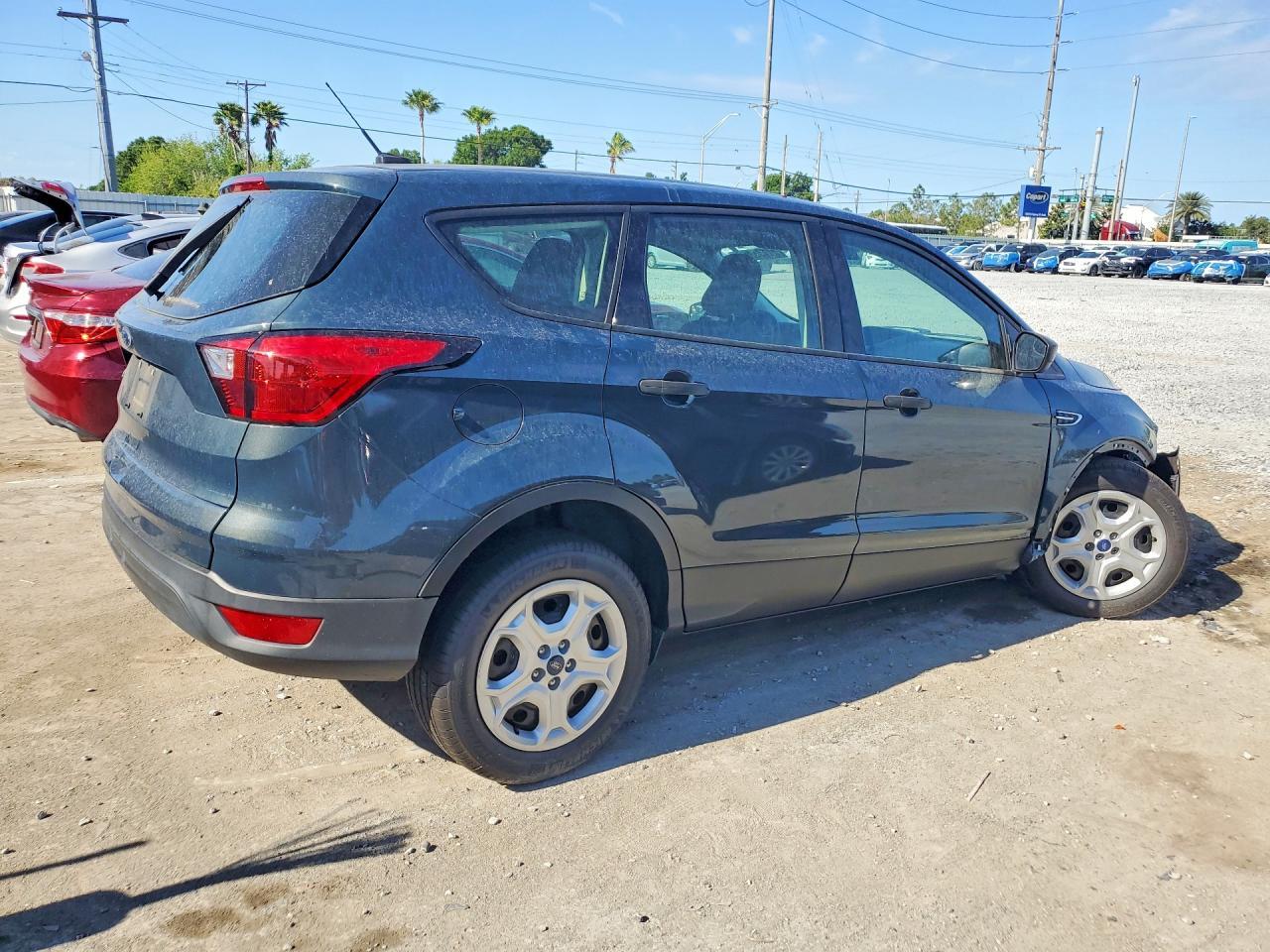 2019 Ford Escape S - zdjęcie 3