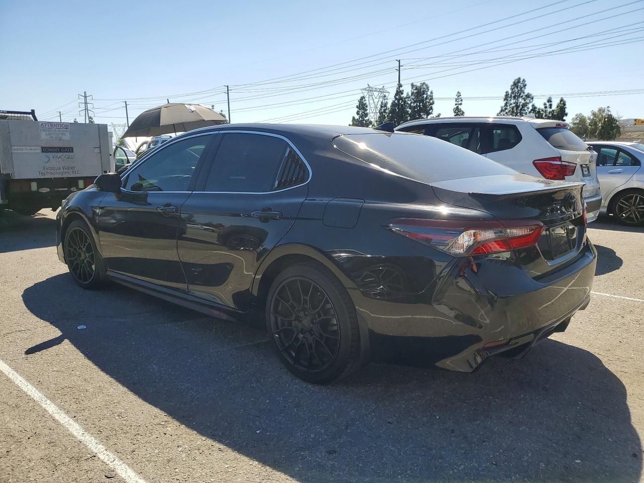 2021 Toyota Camry Se - zdjęcie 2