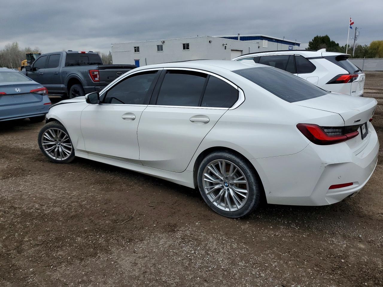 2023 BMW 330I - zdjęcie 2