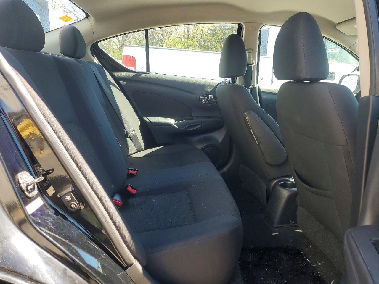 2013 Nissan Versa 1.6 S - zdjęcie 10