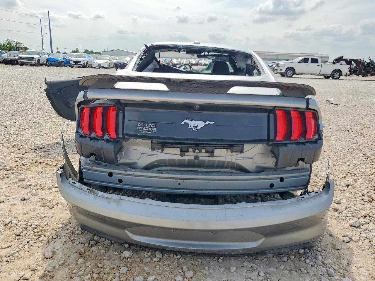 2020 Ford Mustang - zdjęcie 6