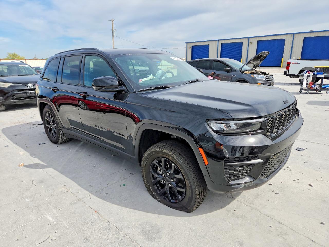2025 Jeep Grand Cherokee Laredo - zdjęcie 4