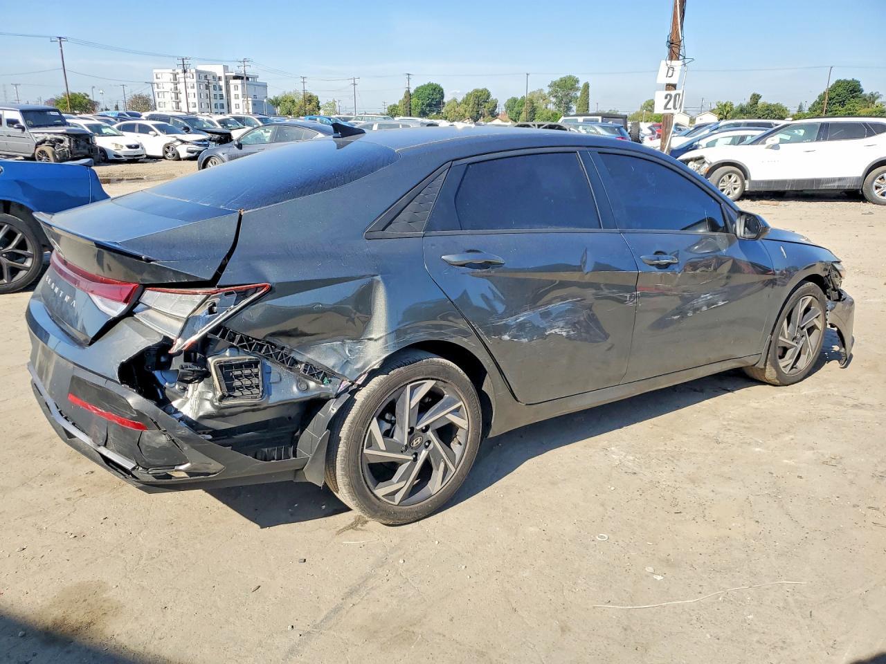 2025 Hyundai Elantra Sel Sport - zdjęcie 3