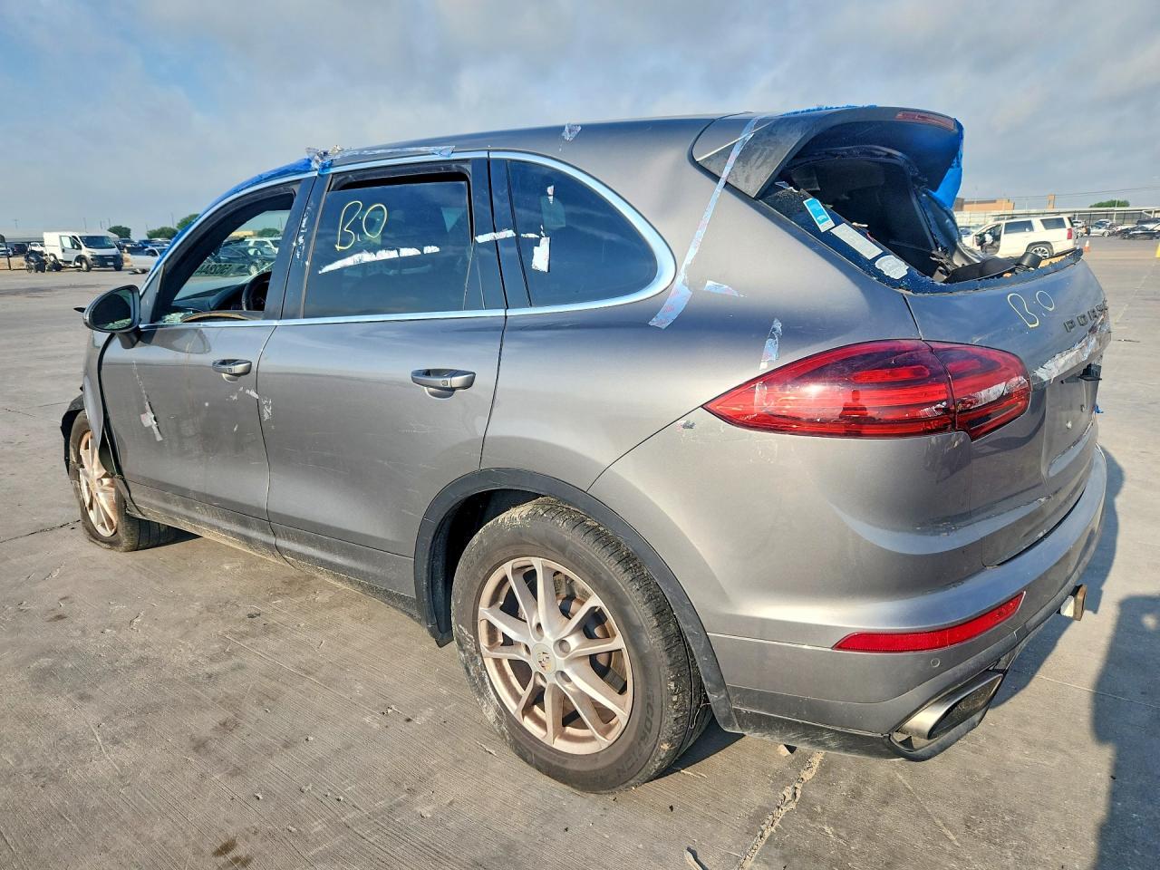 2016 Porsche Cayenne - zdjęcie 2
