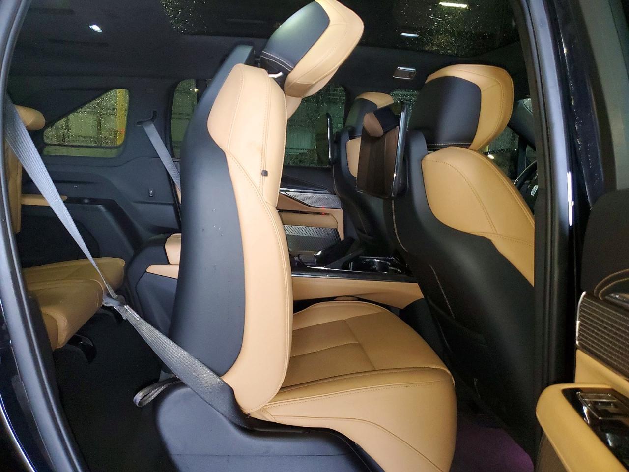 2025 Cadillac Escalade - zdjęcie 11