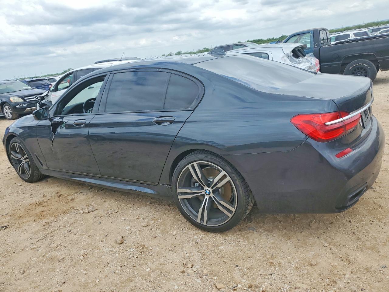 2019 BMW 750 I - zdjęcie 2