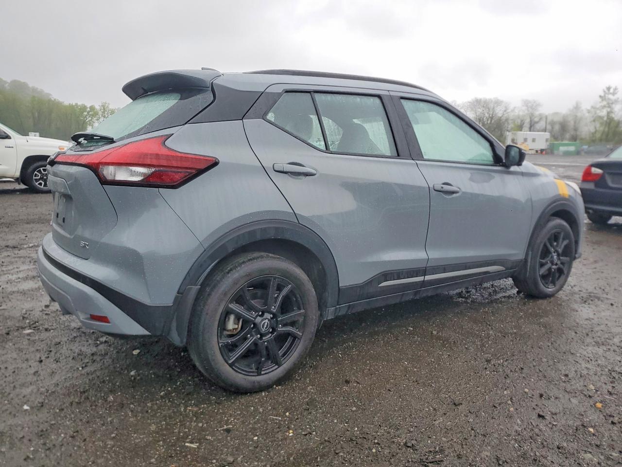 2023 Nissan Kicks Sr - zdjęcie 3