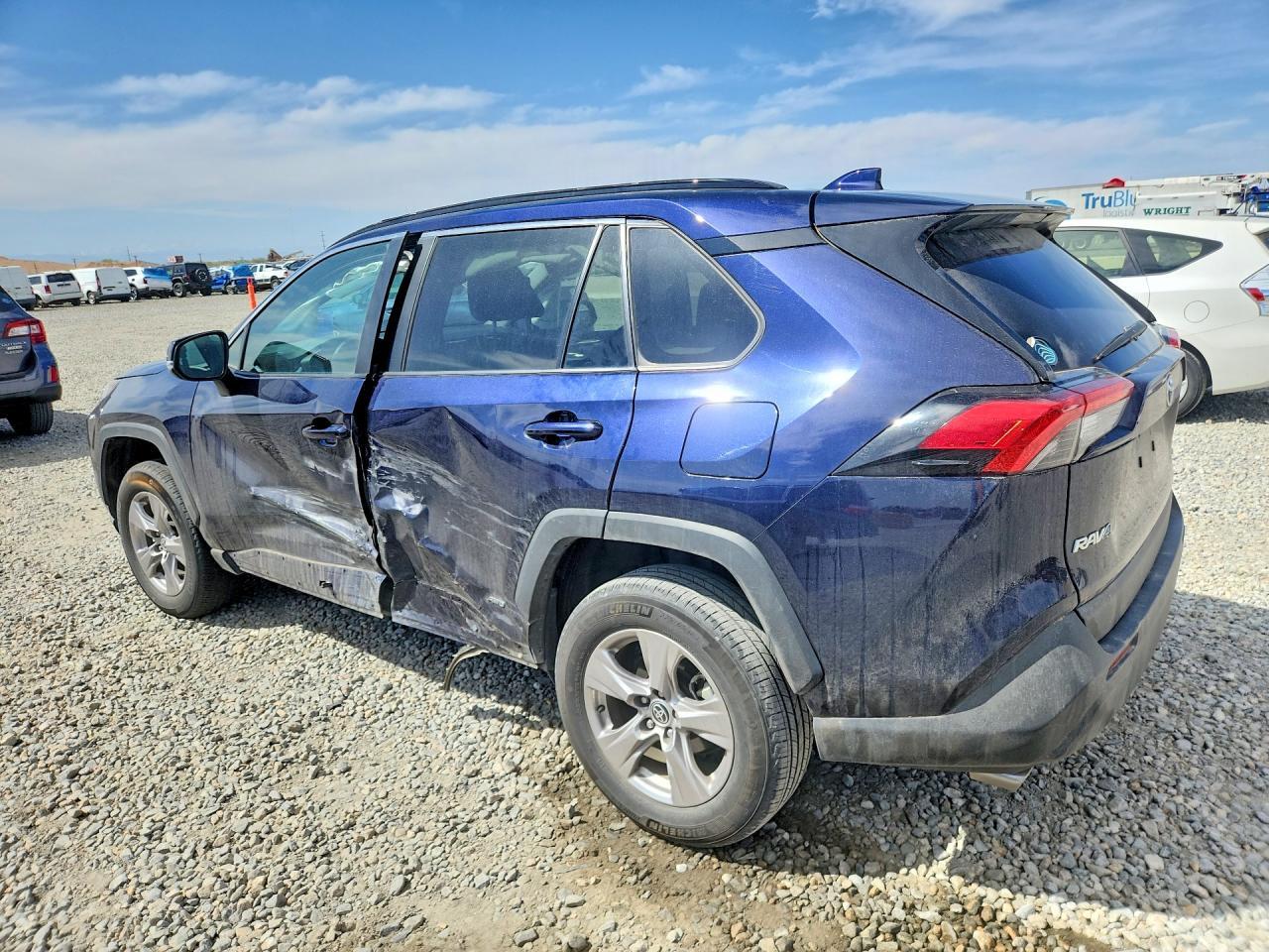 2022 Toyota Rav4 Xle - zdjęcie 2