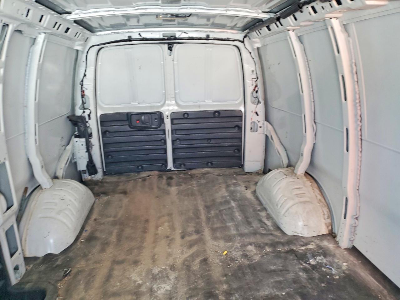 2017 Chevrolet Express G3500 - zdjęcie 10
