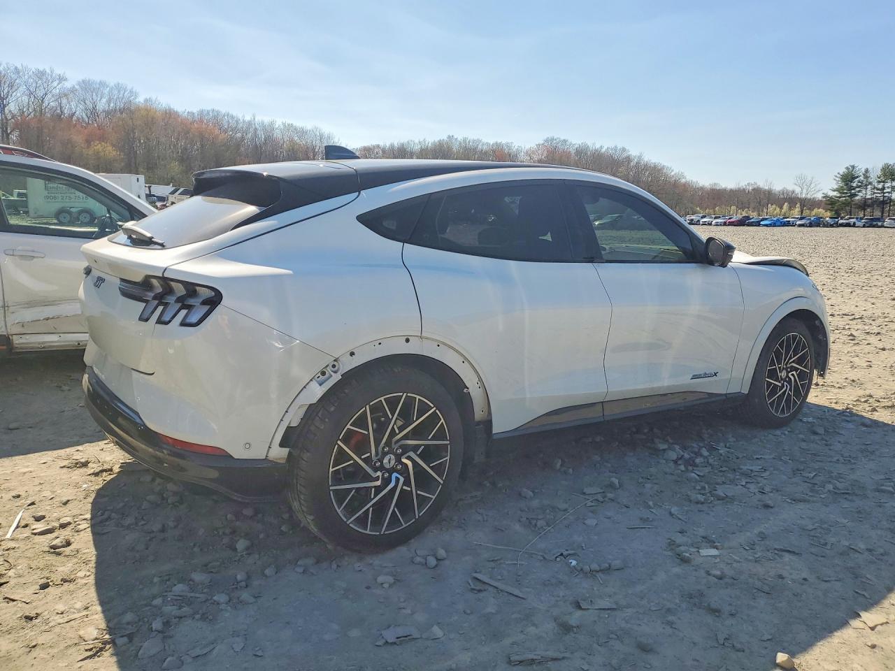 2022 Ford Mustang Mach-E Gt - zdjęcie 3