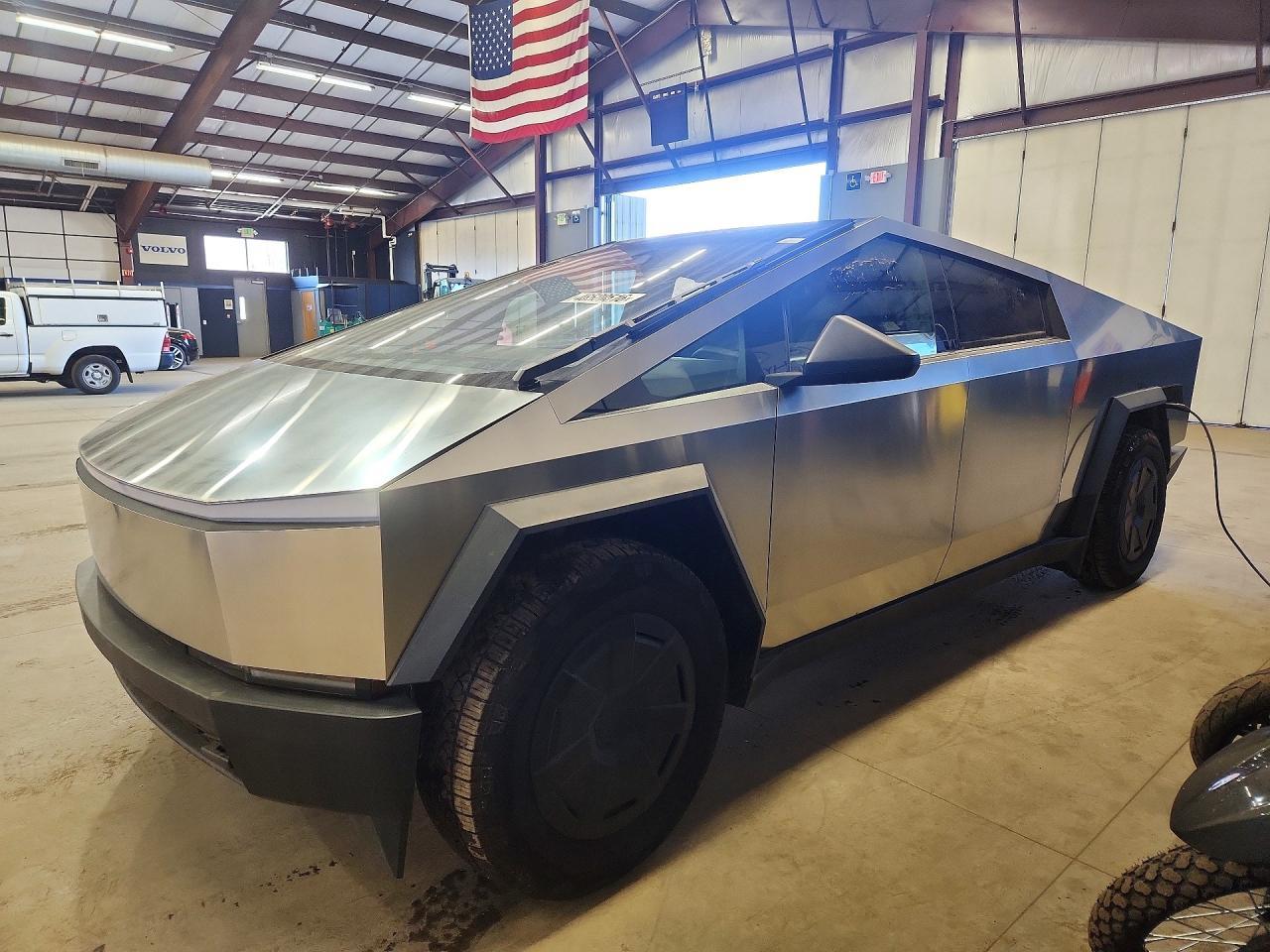 2024 Tesla Cybertruck - zdjęcie główne