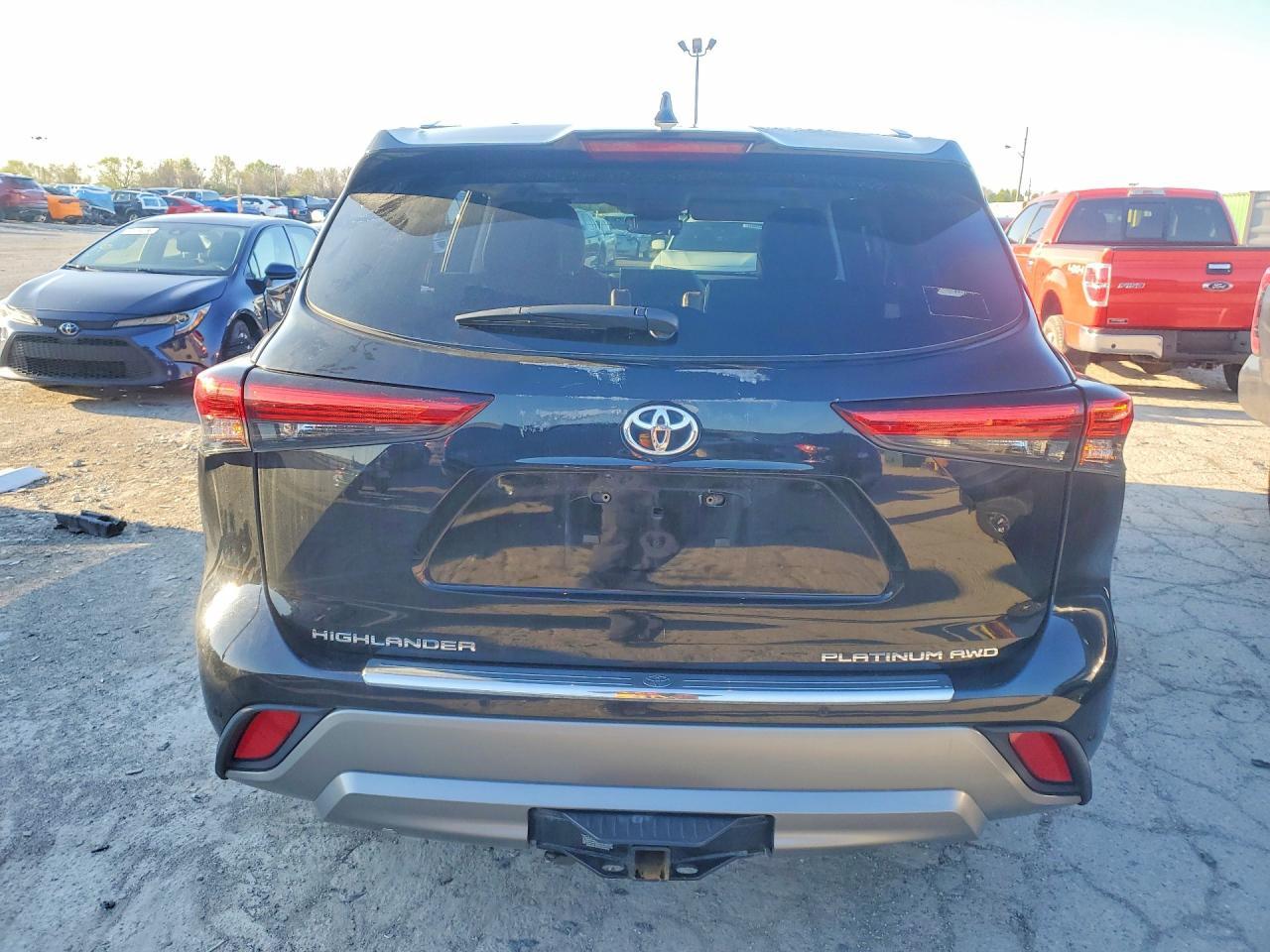 2022 Toyota Highlander Platinum - zdjęcie 6