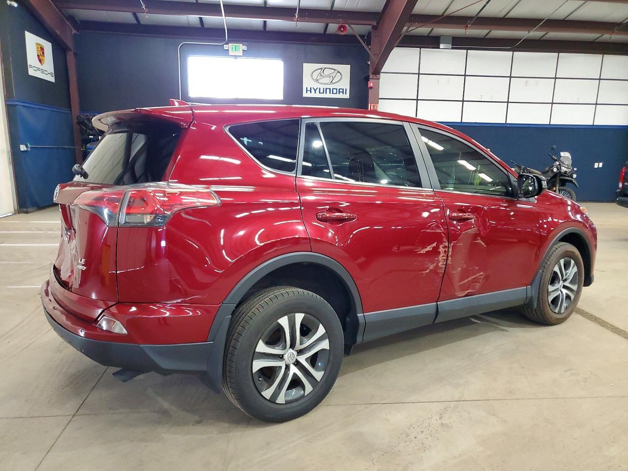 2018 Toyota Rav4 Le - zdjęcie 3