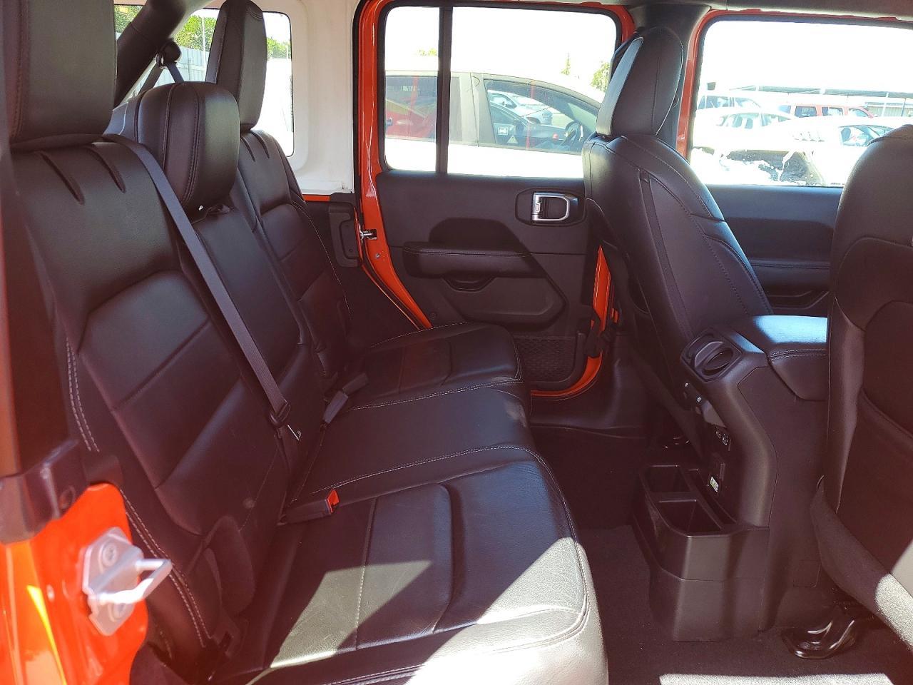 2019 Jeep Wrangler Unlimited Sahara - zdjęcie 10