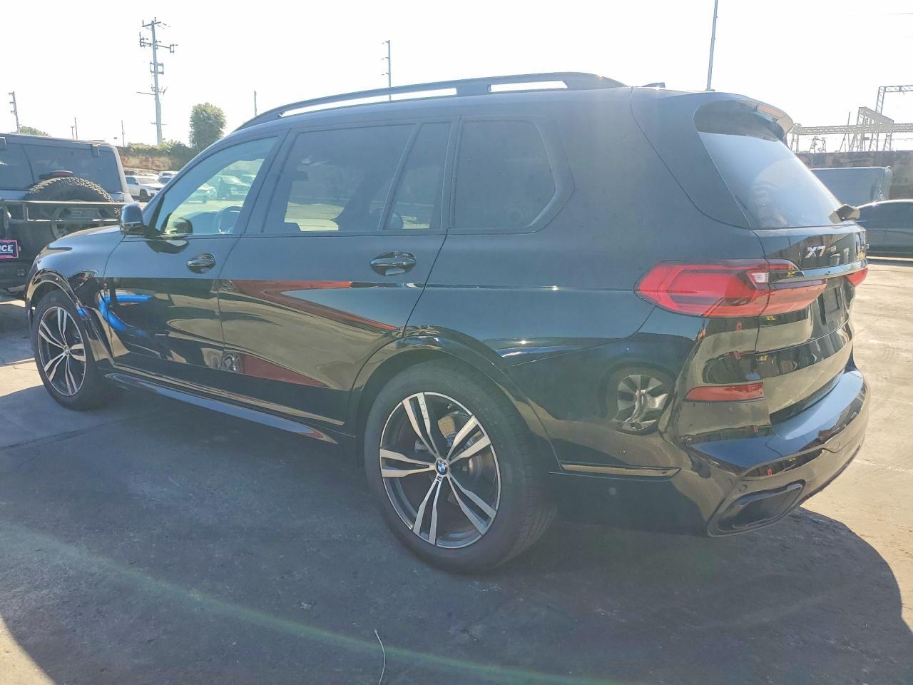 2020 BMW X7 xDrive40I - zdjęcie 2