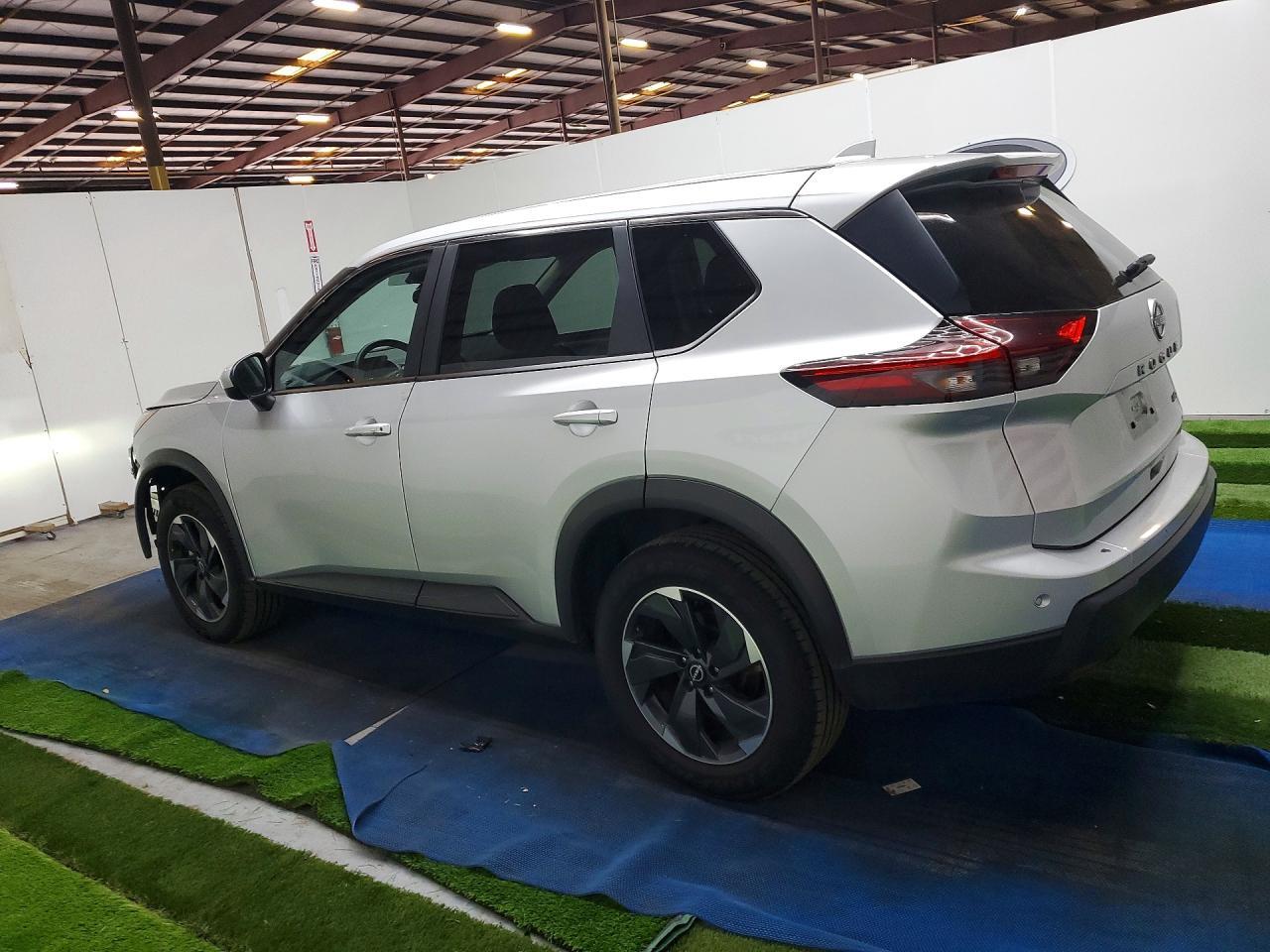 2025 Nissan Rogue Sv - zdjęcie 2