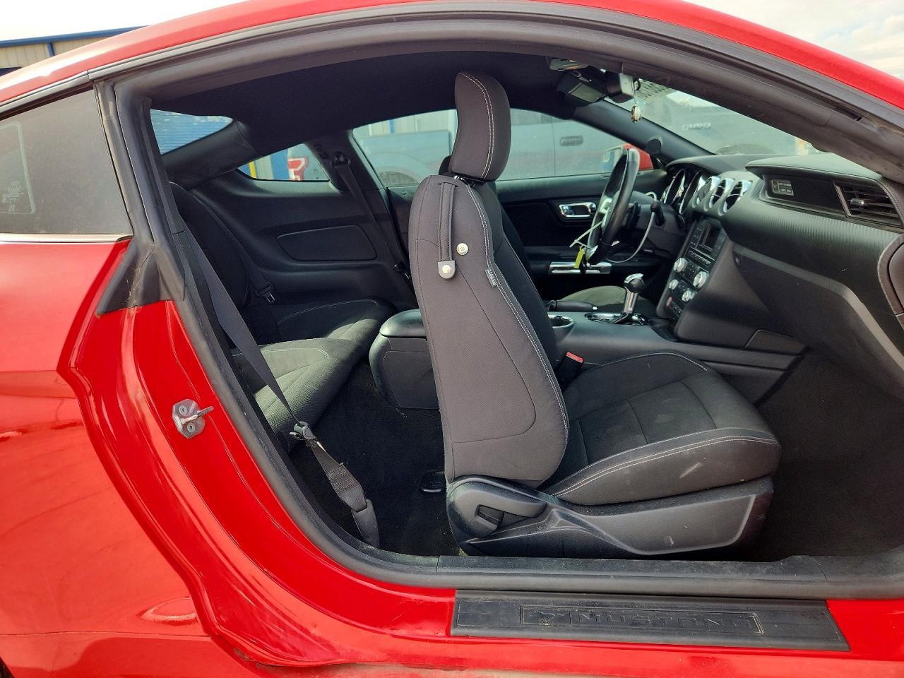 2016 Ford Mustang - zdjęcie 10