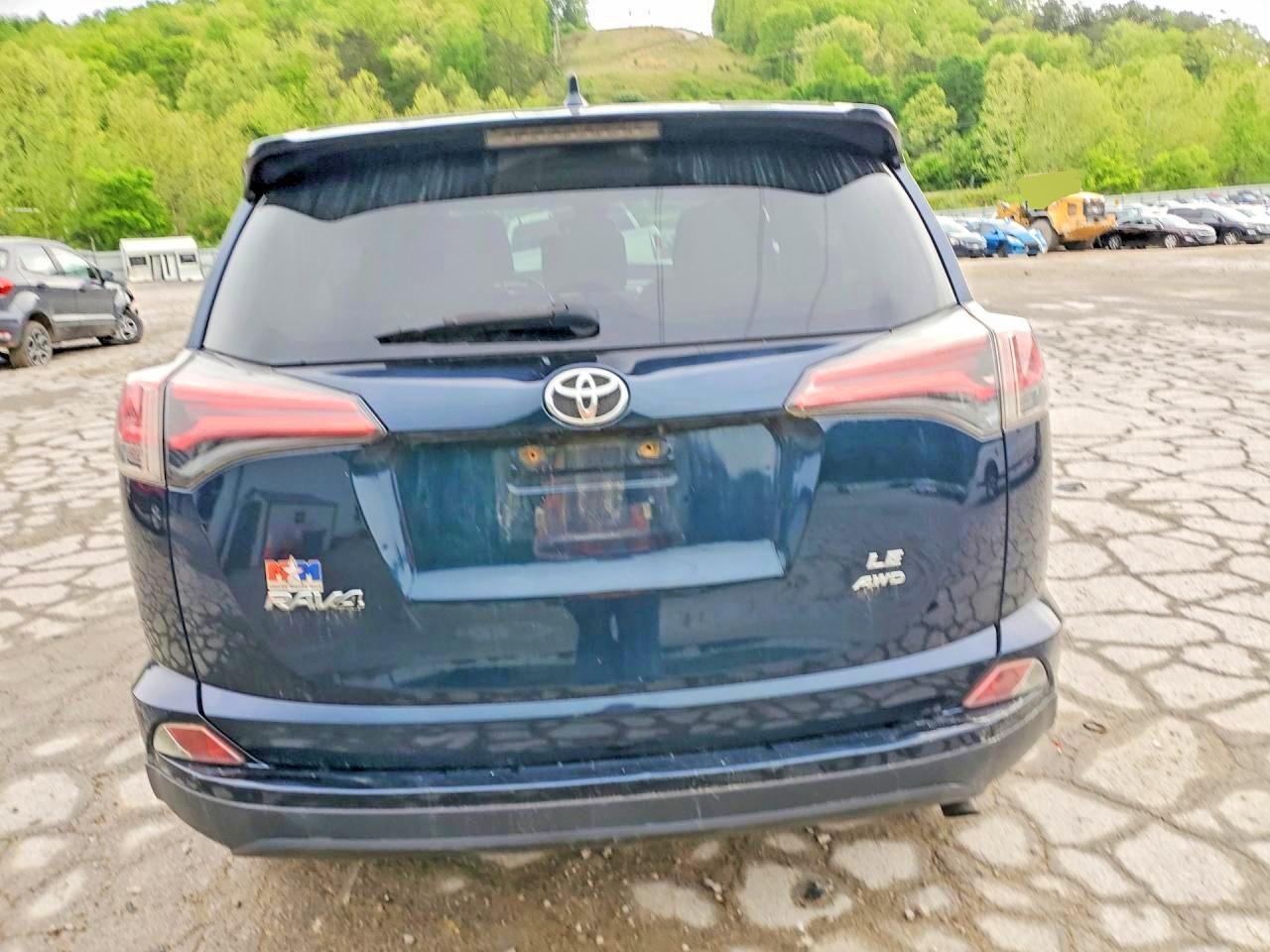 2018 Toyota Rav4 Le - zdjęcie 6