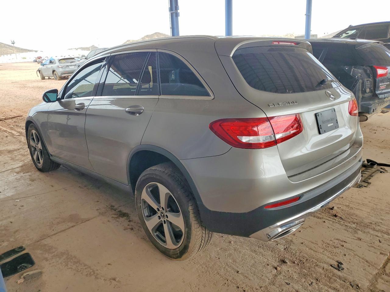 2019 Mercedes-Benz Glc 300 - zdjęcie 2