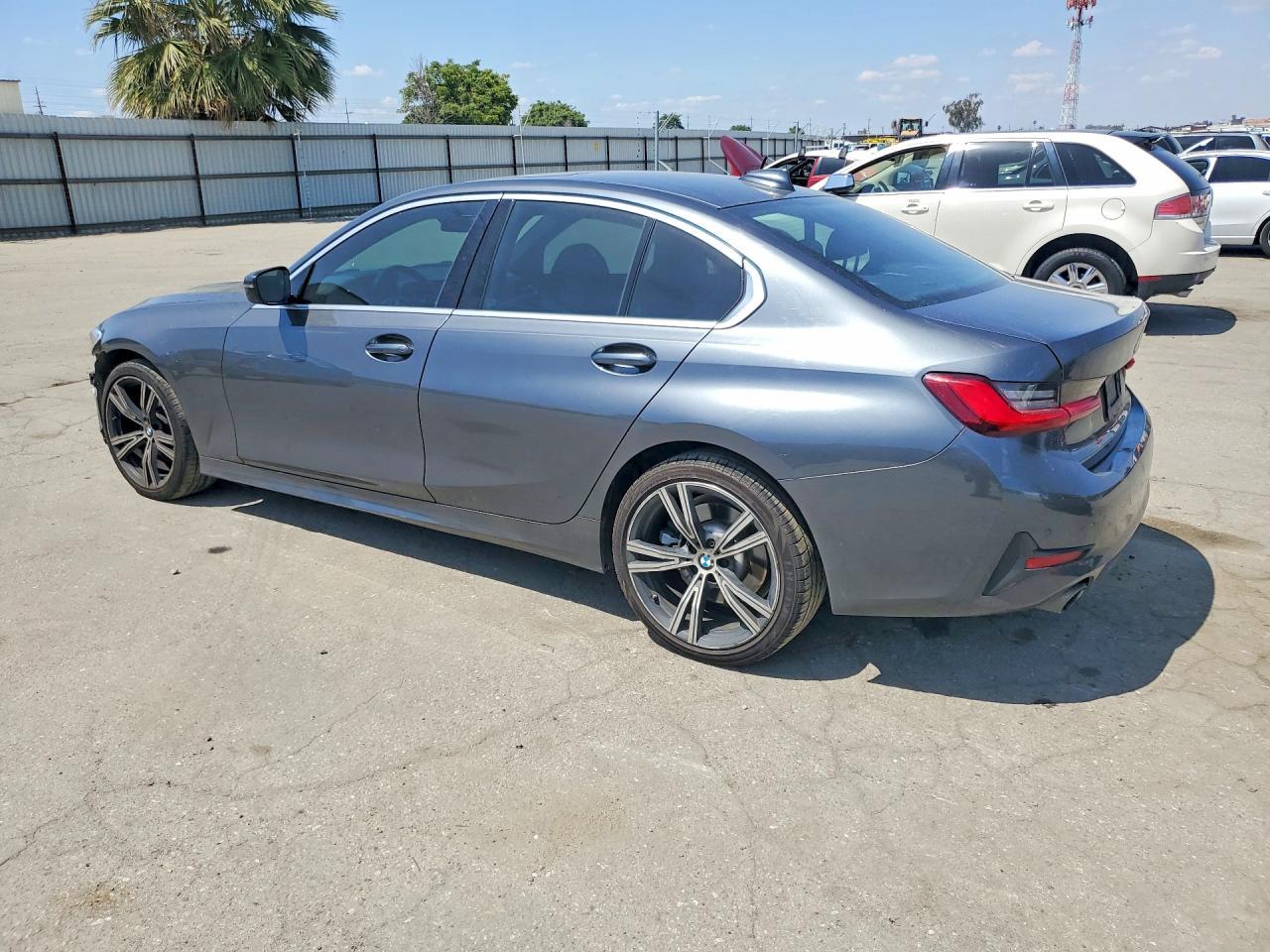 2020 BMW 330I - zdjęcie 2