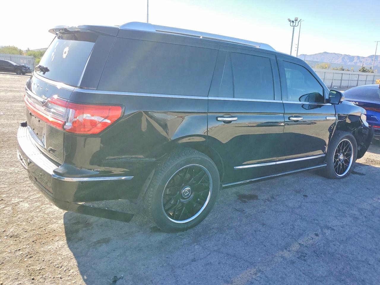 2018 Lincoln Navigator Reserve - zdjęcie 3