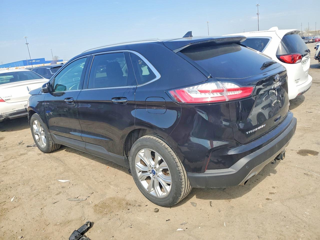 2021 Ford Edge Titanium - zdjęcie 2