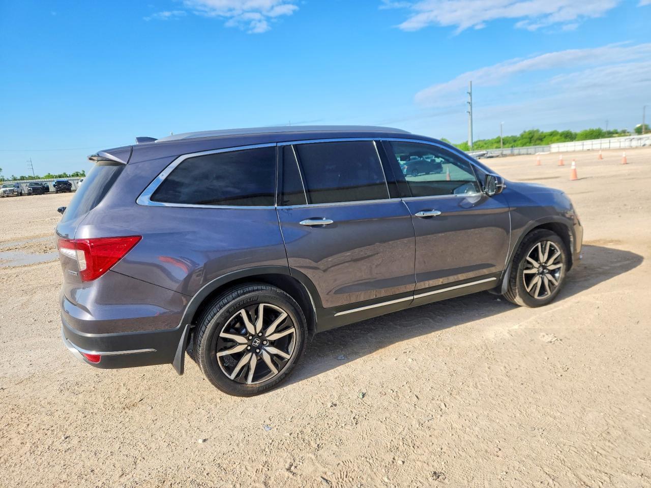 2021 Honda Pilot Touring - zdjęcie 3