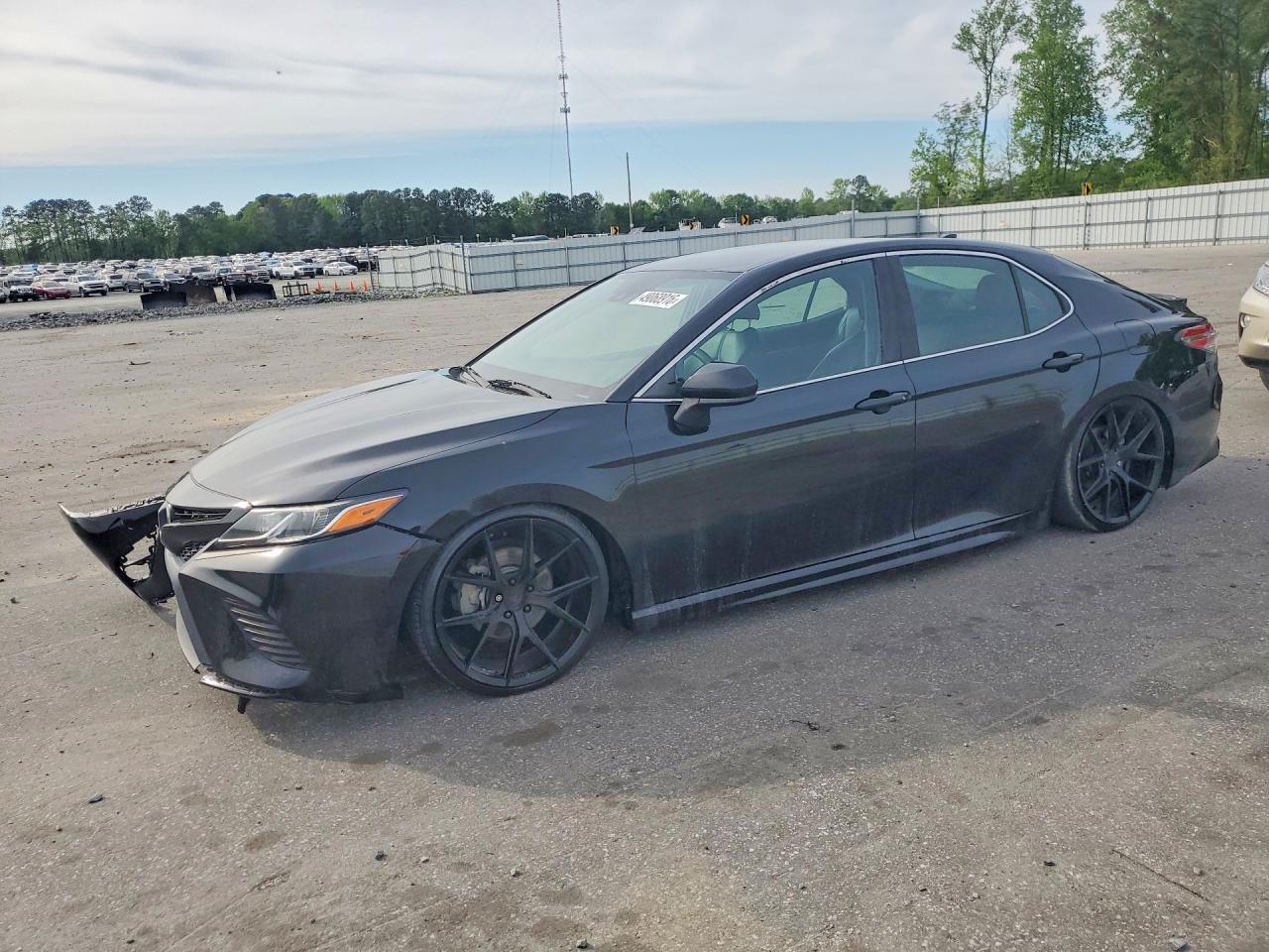 2019 Toyota Camry Se - zdjęcie główne