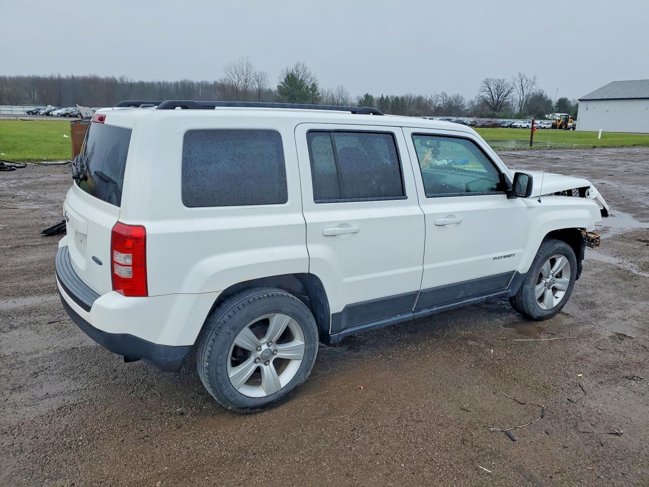 2014 Jeep Patriot Latitude - zdjęcie 3
