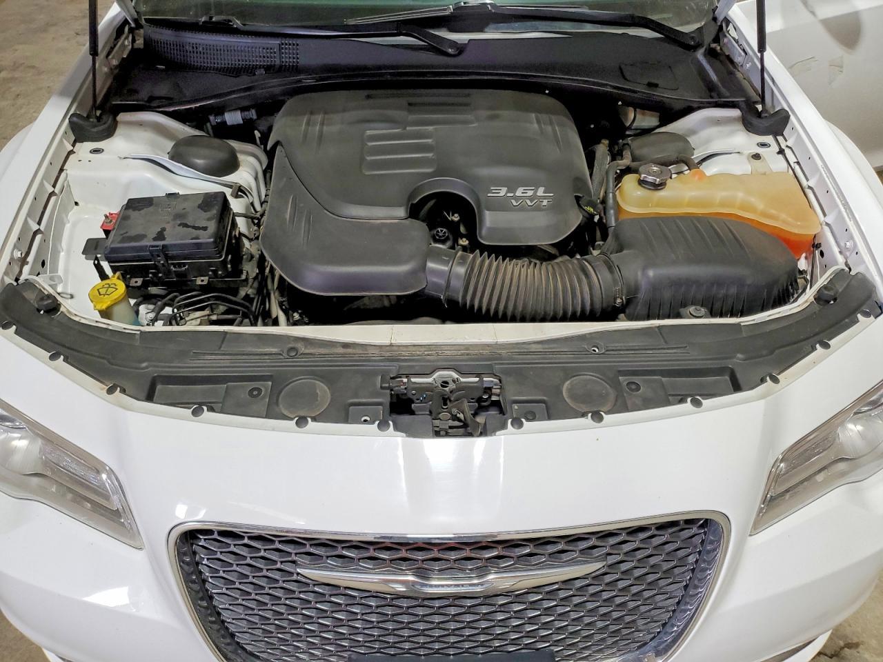 2016 Chrysler 300C - zdjęcie 11