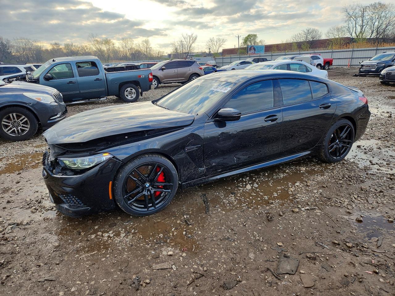 2025 BMW M8 - zdjęcie główne