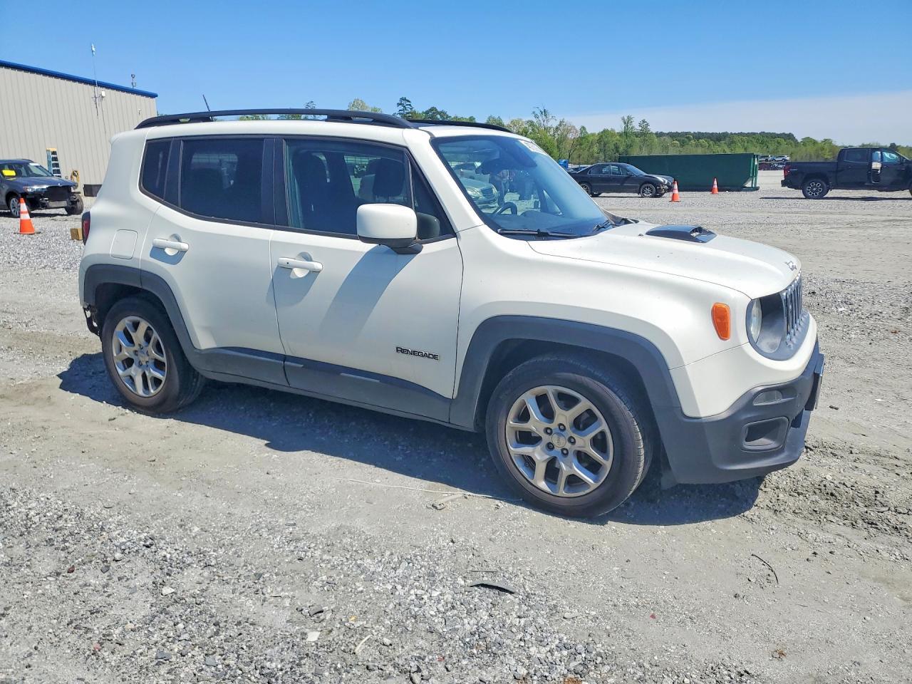2016 Jeep Renegade Latitude - zdjęcie 4