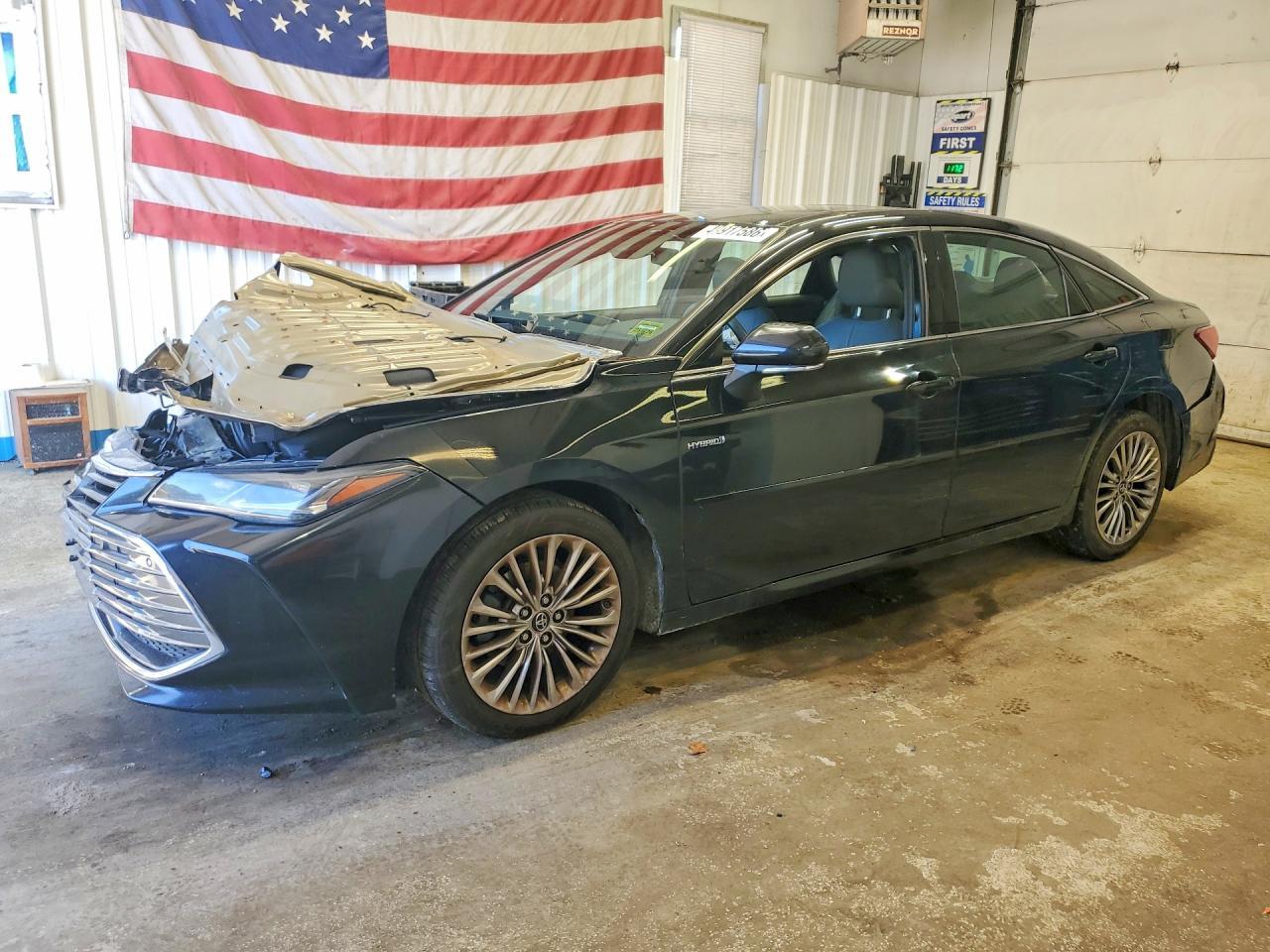 2019 Toyota Avalon Hybrid Limited - zdjęcie główne