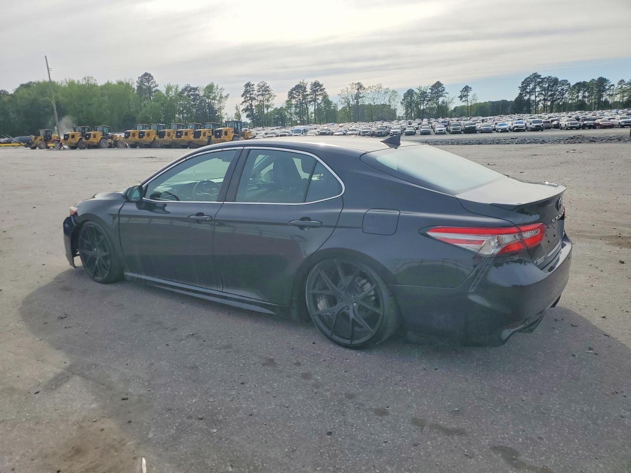 2019 Toyota Camry Se - zdjęcie 2