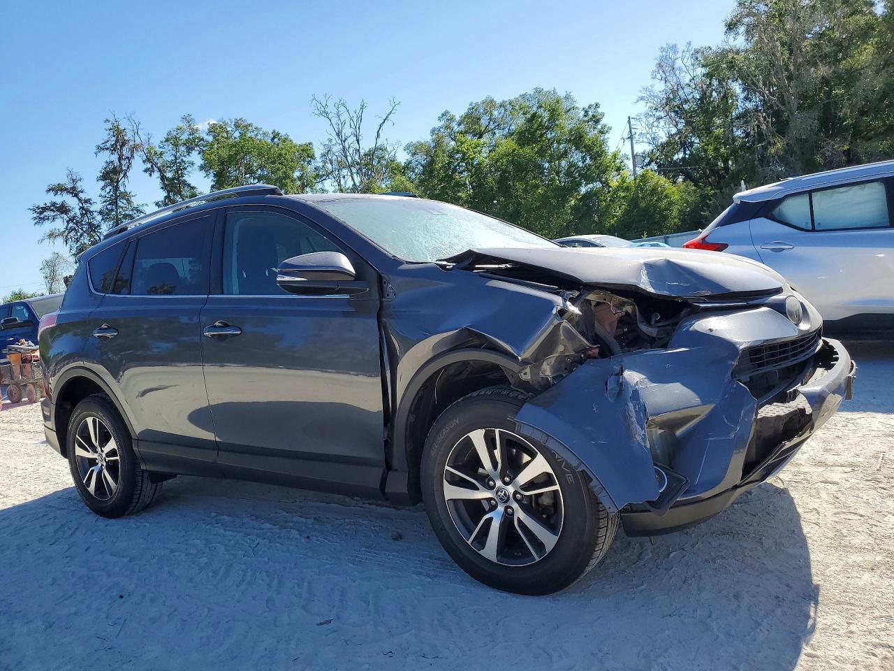 2017 Toyota Rav4 Xle - zdjęcie 4