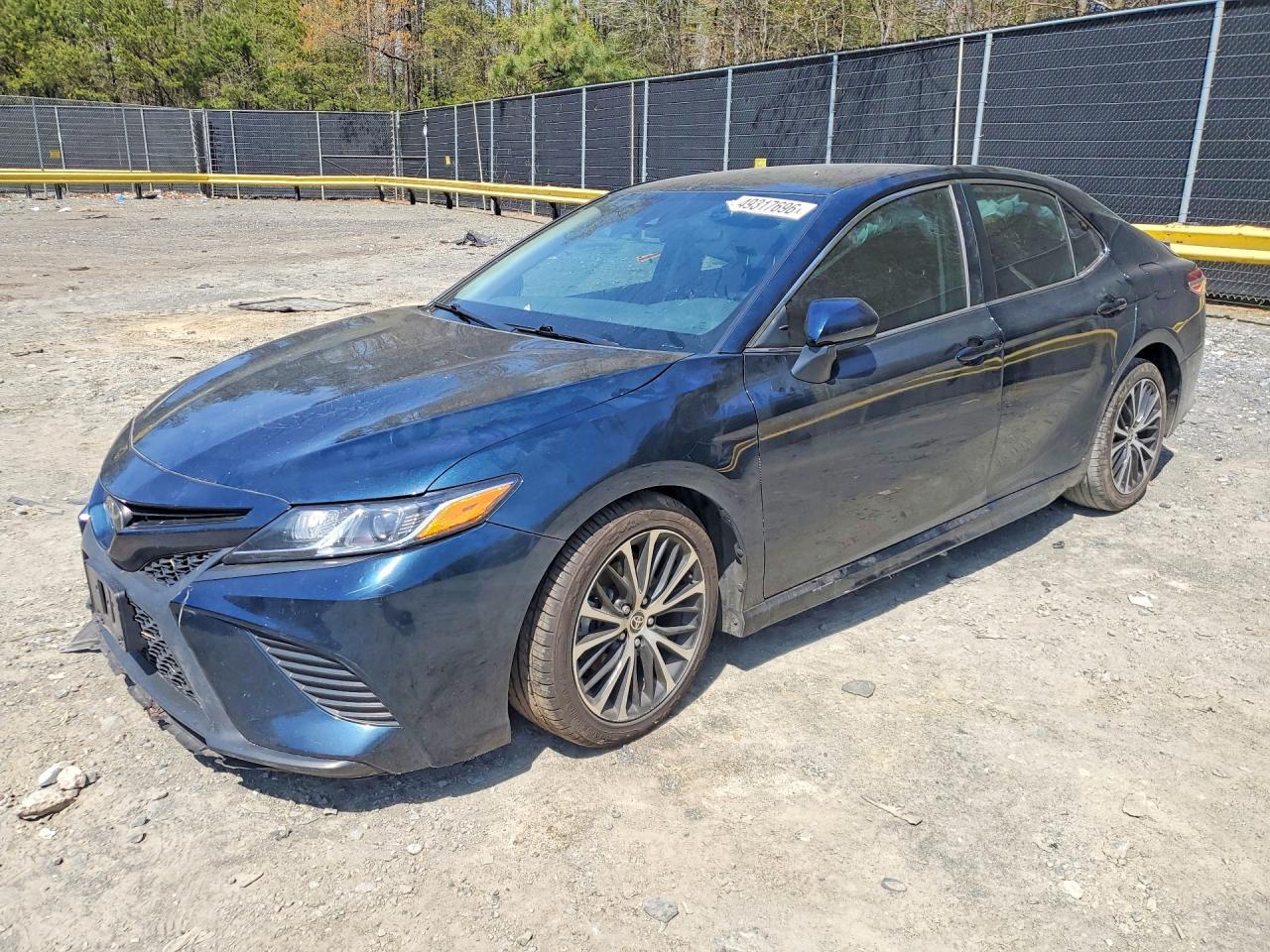 2020 Toyota Camry Se - zdjęcie główne