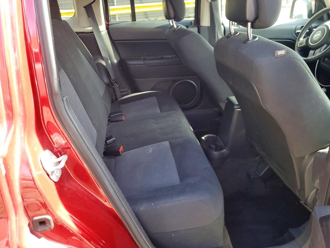 2014 Jeep Patriot Latitude - zdjęcie 11