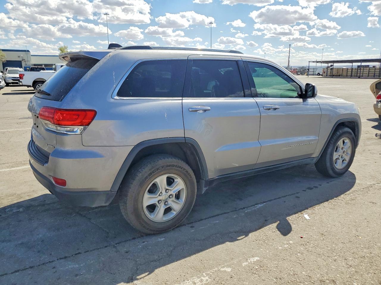 2016 Jeep Grand Cherokee Laredo - zdjęcie 3