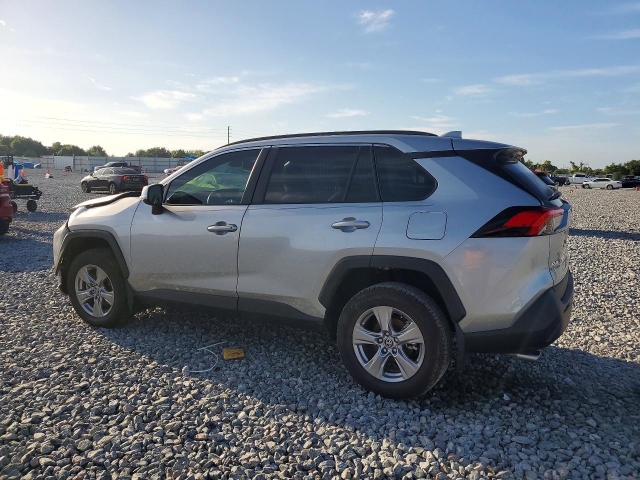 2025 Toyota Rav4 Xle - zdjęcie 2