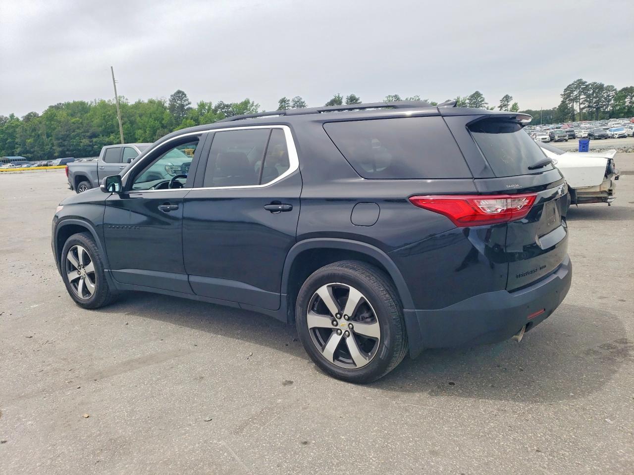 2021 Chevrolet Traverse Lt - zdjęcie 2