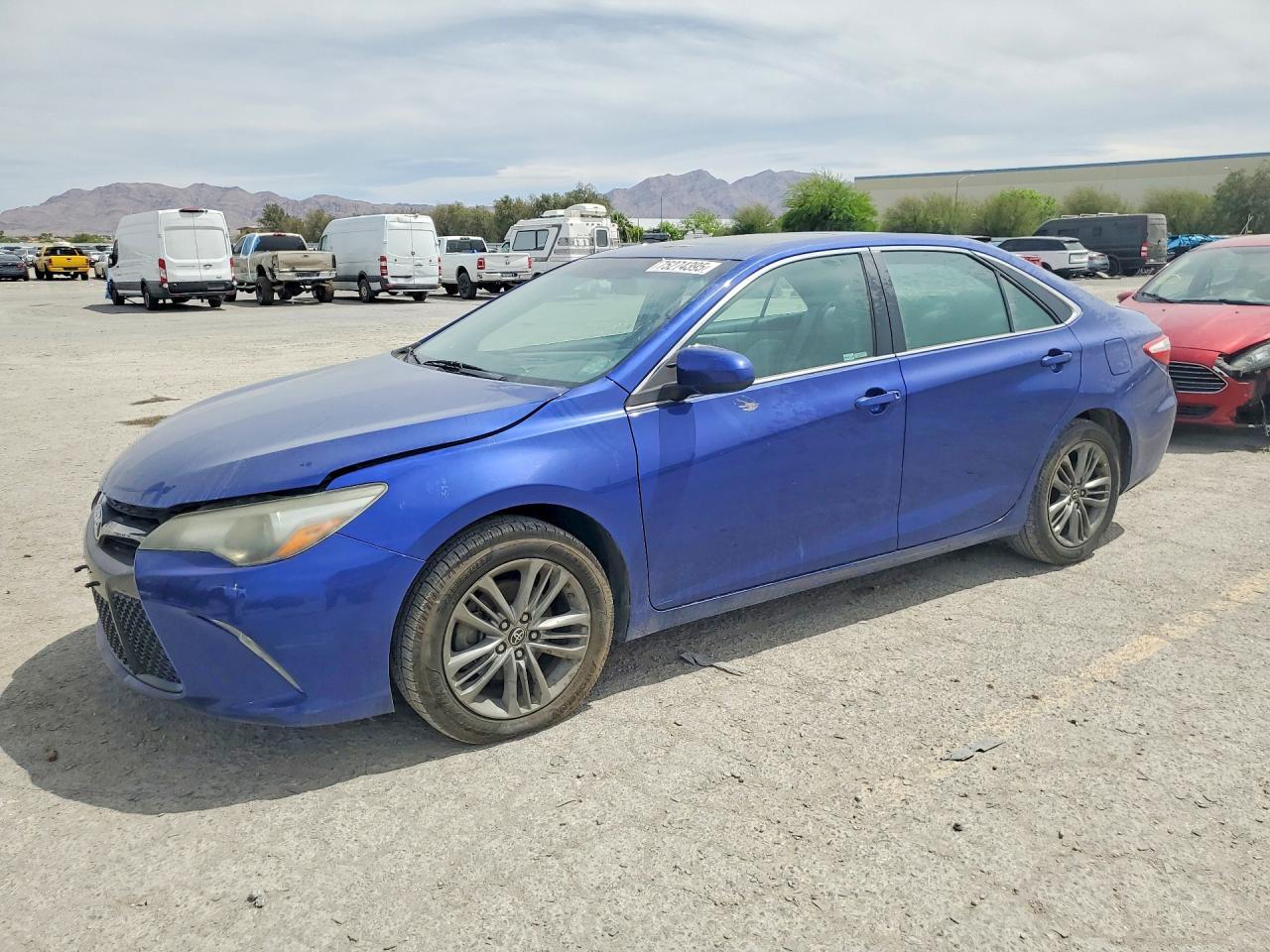 2016 Toyota Camry Le - zdjęcie główne