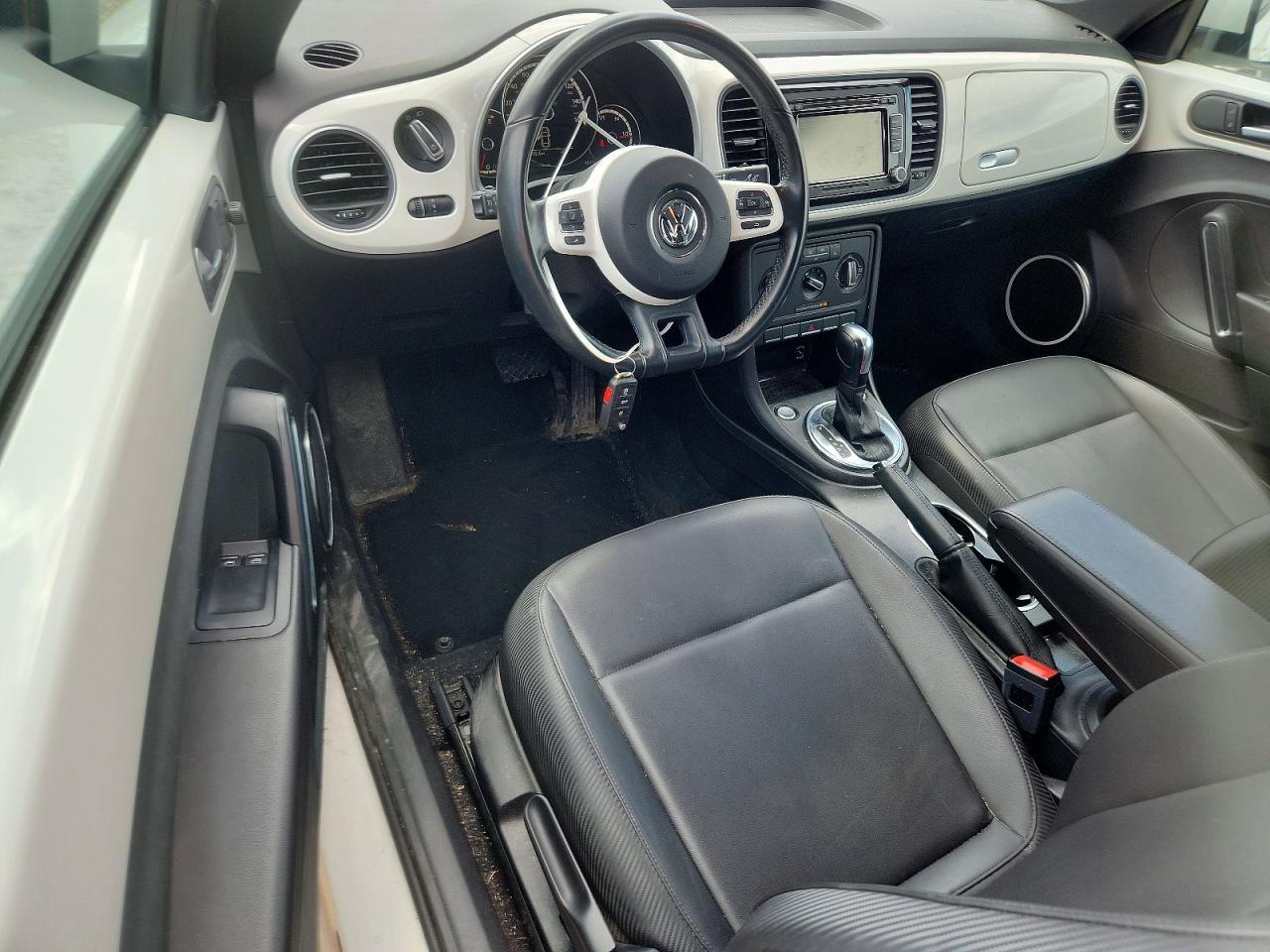 2014 Volkswagen Beetle - zdjęcie 8