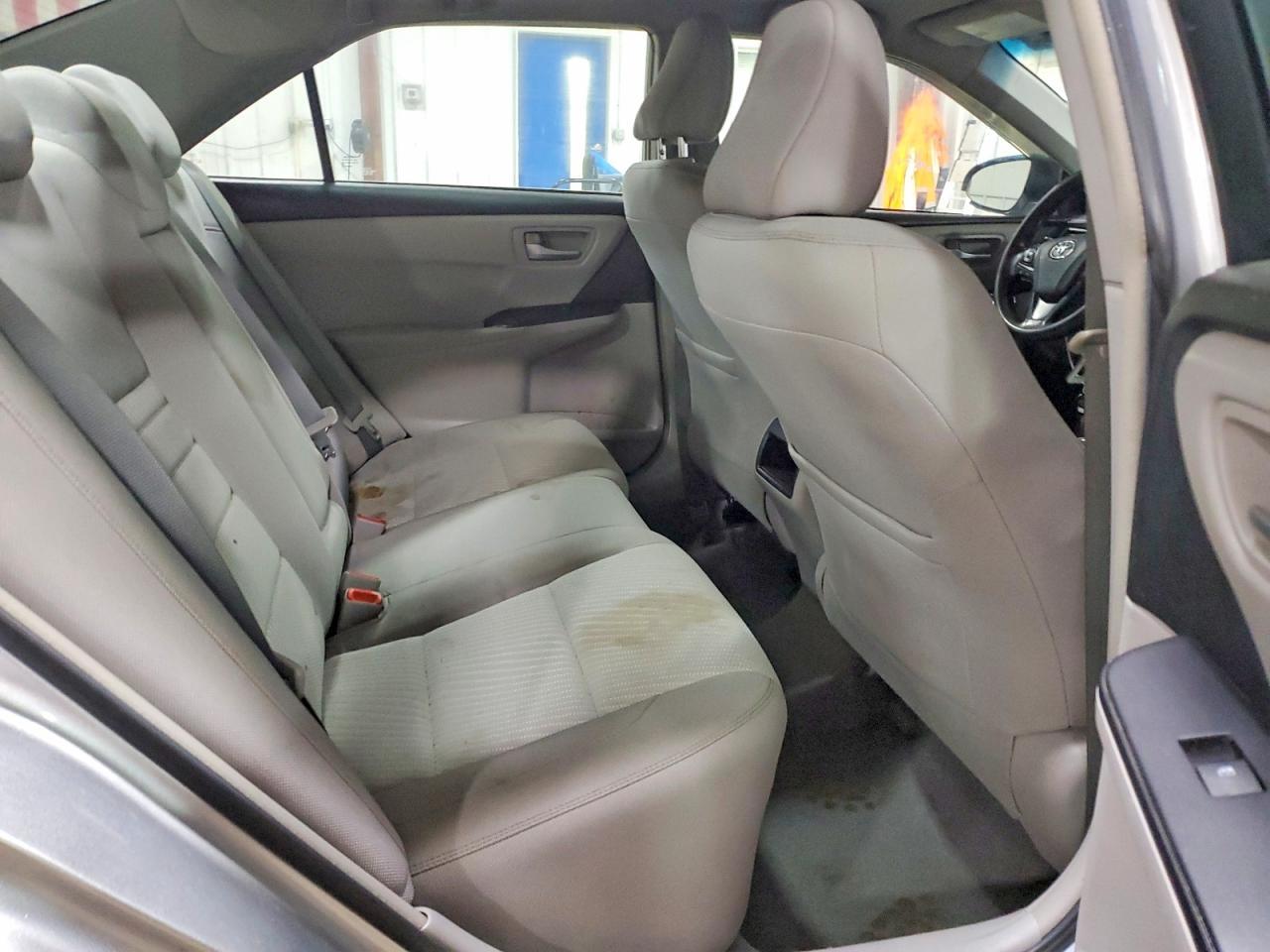 2017 Toyota Camry Le - zdjęcie 10