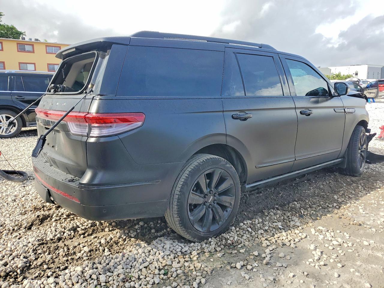 2024 Lincoln Navigator Reserve - zdjęcie 3