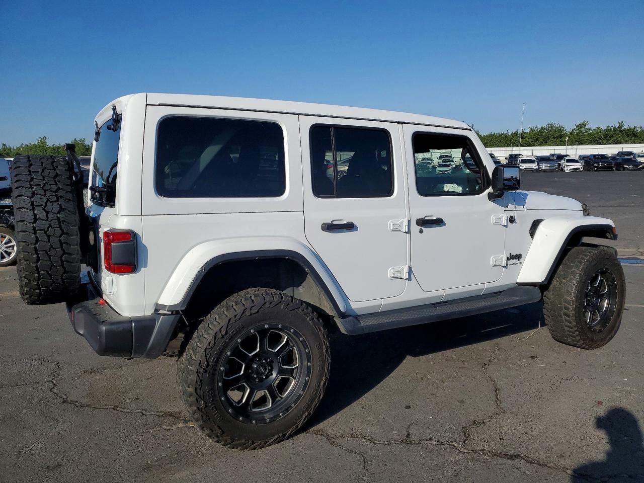 2023 Jeep Wrangler Sahara - zdjęcie 3