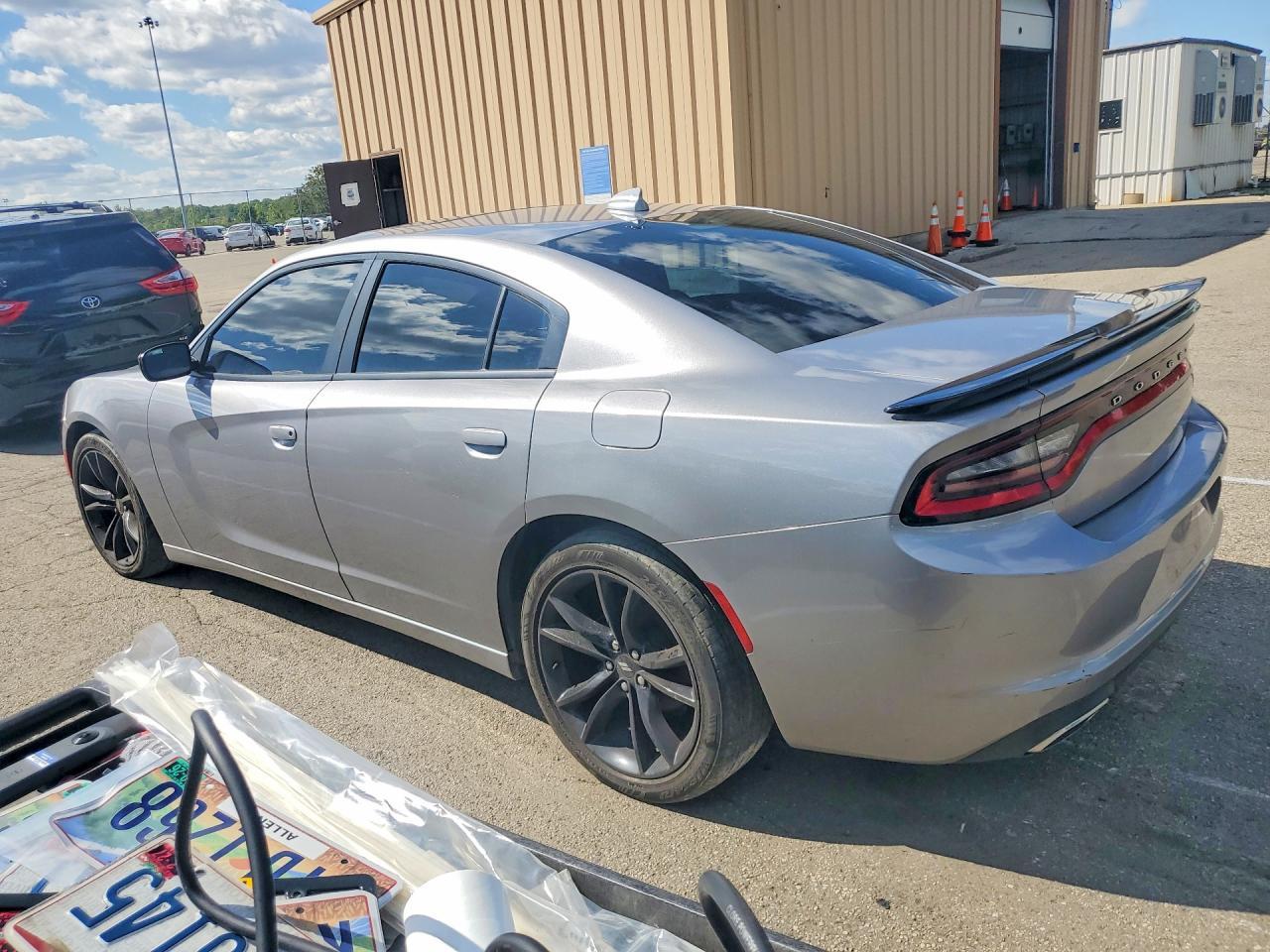 2017 Dodge Charger Sxt - zdjęcie 2